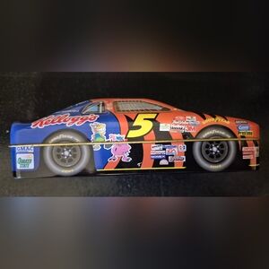 Nascar Collectiblble Tin 2001. Terry Labonte #5 Monte Carlo.